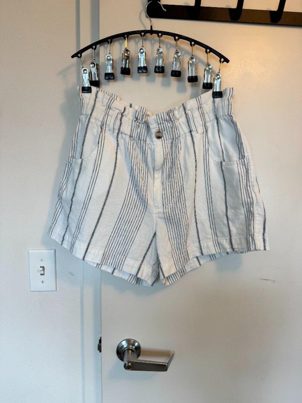 Madewell Cotton/Linen Blend Paperbag Shorts in size M